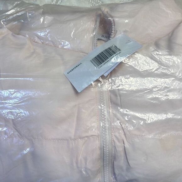 JUSTFAB - Cropped Puffer Jacket in RoseWater - Picture 5 of 5